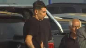 Ángel Di María junto a la delegación de Rosario Central llegando a la Bombonera, a darle el último adiós a Miguel Ángel Russo.