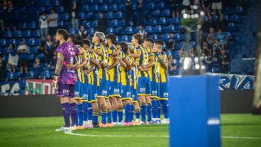 Minuto de silencio en el estadio Amalfitani.