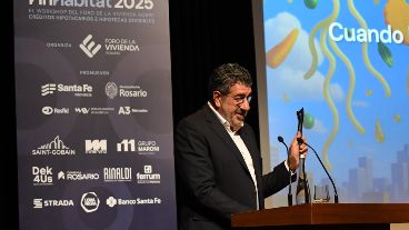 Gabriel Pérez, desarrollador inmobilario, cuchara en mano en la apertura de Fin Habitat2025