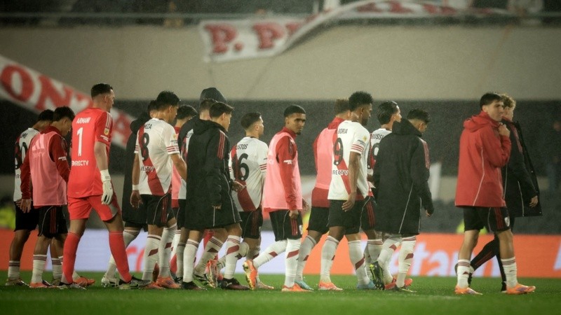 Los jugadores locales se retiraron abucheados.