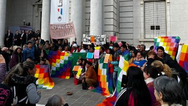 El día que los originarios de la provincia reclamaban su reconocimiento en la nueva Constitución provincial.