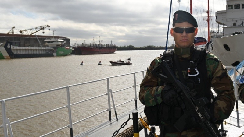 Bullrich lanzó un plan para la hidrovía que atraviesa las provincias de Misiones, Chaco, Corrientes, Santa Fe y Entre Ríos y desemboca en el Río de La Plata.