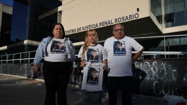 Este martes se realiza la audiencia preliminar al juicio por el crimen de Ivana Garcilazo en el Centro de Justicia Penal de Rosario en la que los tres acusados participan por zoom.