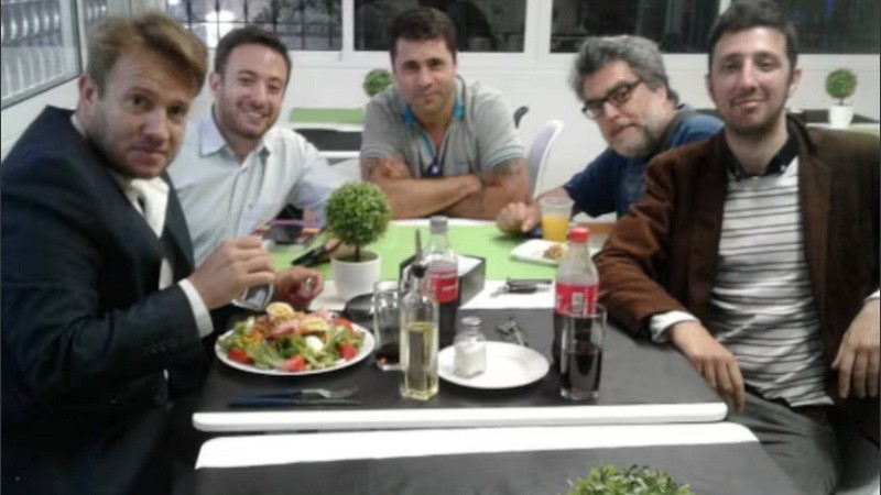 Pablo Laurta con Agustín Laje y Nicolás Márquez en 2018 tras la presentación del libro de los argentinos en Montevideo.