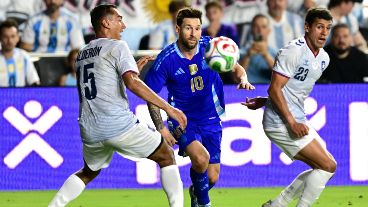 Messi jugó todo el partido; no convirtió, pero dio dos asistencias de gol