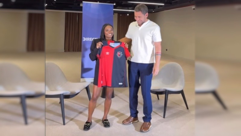 La ganadora de 41 medallas entre Juegos Olímpicos y Campeonatos Mundiales recibió regalos varios.