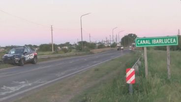 El puente de la ruta nacional 34 que cruza el canal Ibarlucea, muy próximo al acceso a Rosario por el noroeste.