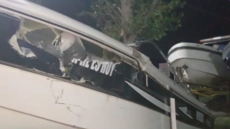 Una de las embarcaciones involucradas en el choque del viernes pasado en el río.