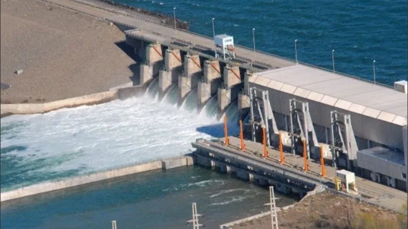 Desde Neuquén y Río Negro reclamaron a Nación participar en la gestión de las centrales hidroeléctricas del Limay.