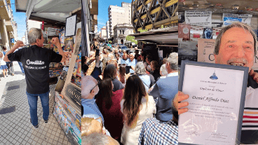 El día en que fue entregado el diploma de honor frente a su quiosco y junto a los vecinos.