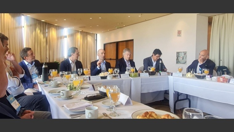 Los CEOs de Bayer, Syngenta, Corteva, Basf y Lartirigoyen formaron parte del desayuno agroindustrial en Coloquio IDEA.