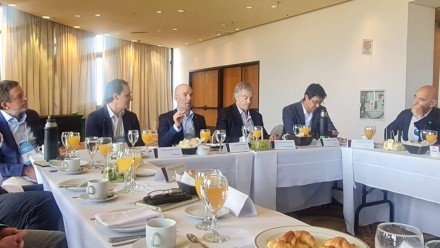 Los CEOs de Bayer, Syngenta, Corteva, Basf y Lartirigoyen formaron parte del desayuno agroindustrial en Coloquio IDEA.
