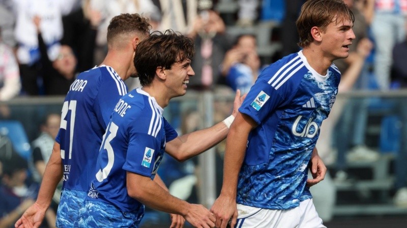 Nico Paz, de 21 años, es una de las figuras del humilde Como en Italia.