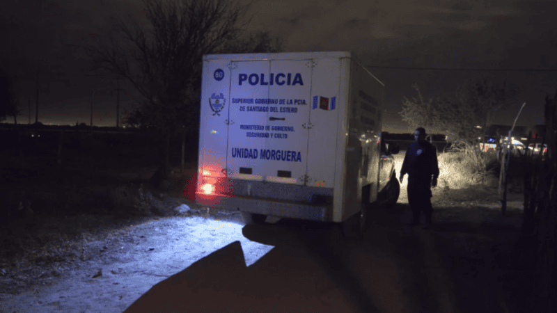 La morguera retiró el cuerpo de la víctima, que será sometido a una autopsia.