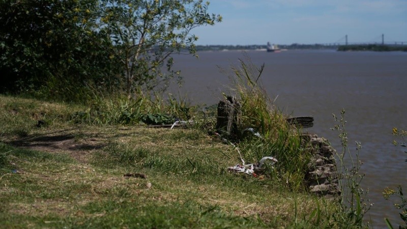La escena del crimen cometido este domingo por la madrugada en Moreno y el río.