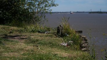 La escena del crimen cometido este domingo por la madrugada en Moreno y el río.