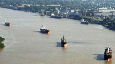 La seguridad se metió en la agenda de la licitación de la hidrovía