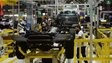 Más de 18.000 empresas cerraron desde noviembre de 2023, dejando un saldo de 250.000 empleos menos.