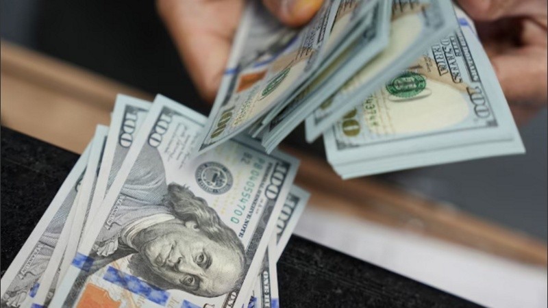 El dólar llega a las elecciones en precios máximos.