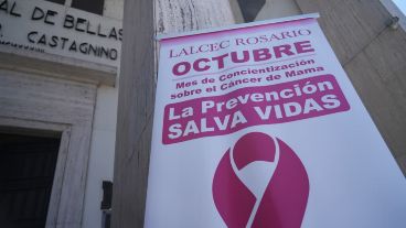 La donación de cabello destinada al Banco de Pelucas Oncológicas se realiza junto a Tijeras Solidarias de Rosario.