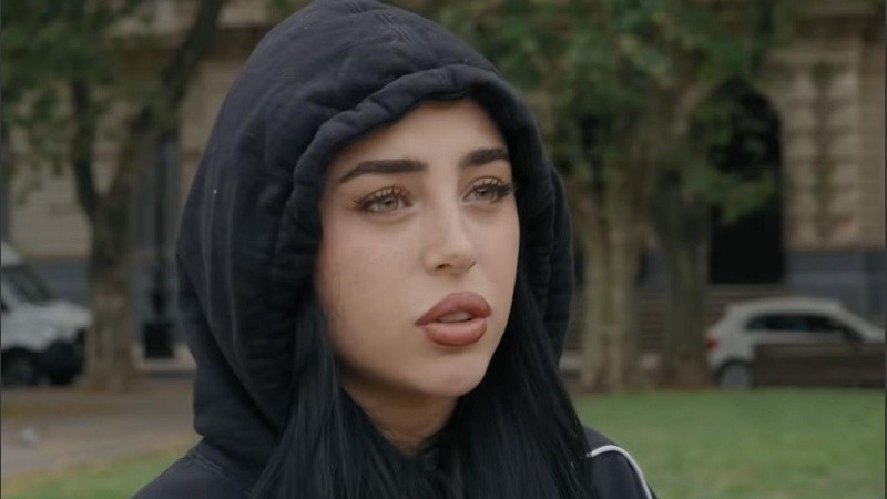 Nicki Nicole, en una postal de la Plaza San Martín.