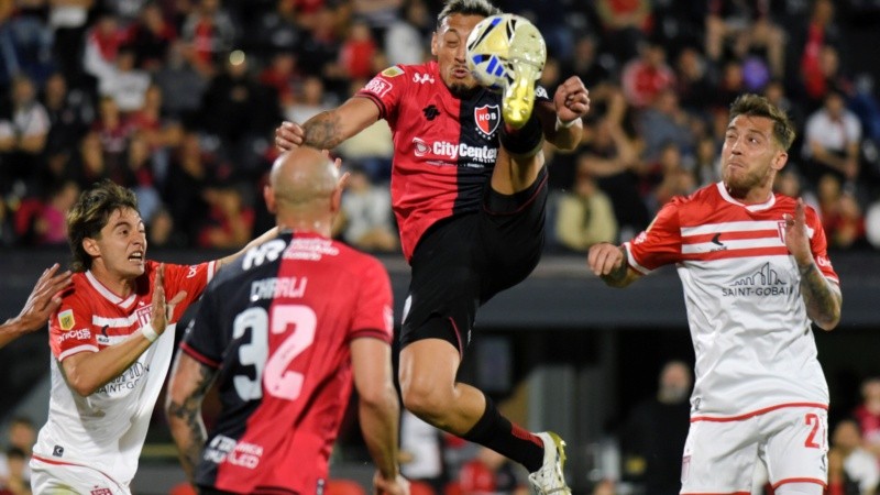 Herrera y Charli González, dos de los hombres de ataque de Newell's.