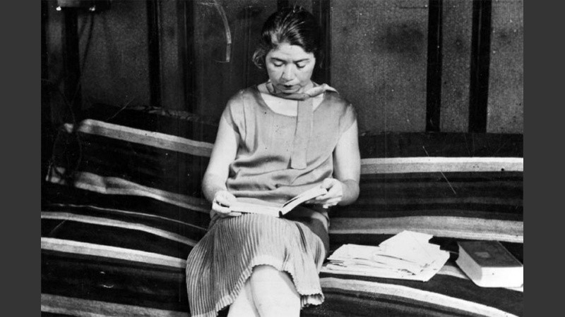 Fue escritora, dramaturga, docente y periodista.