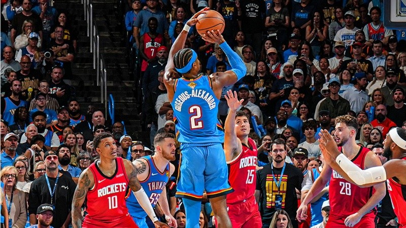 De la mano de Gilgeous-Alexander, el Thunder se llevó la primera victoria en el estreno de la temporada.