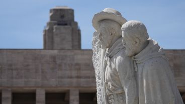 La belleza cautivante de las obras de Lola Mora rellucen en el Pasaje Juramento.
