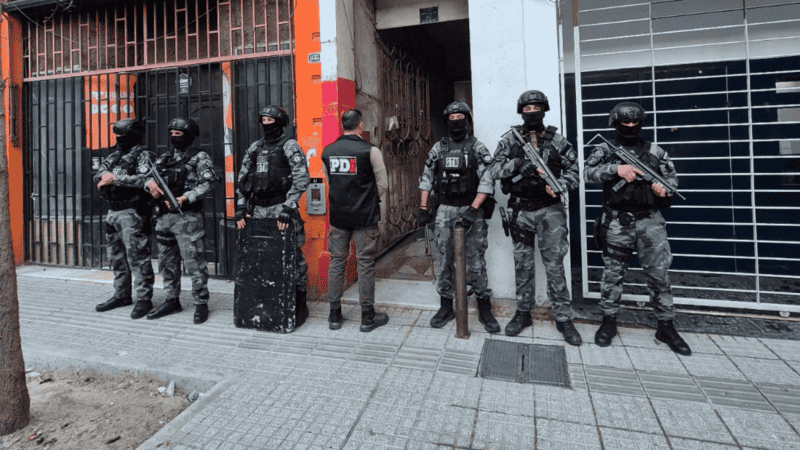 El ingreso al pasillo de San Martín al 1400, donde se hizo uno de los allanamientos por trata de personas.