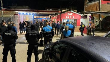 Los agentes municipales clausuraron el bar conocido por venta de bebidas alcohólicas frente a la Rambla.