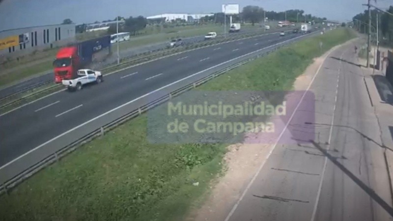 Una cámara del municipio campanenense captó el momento del choque trágico.
