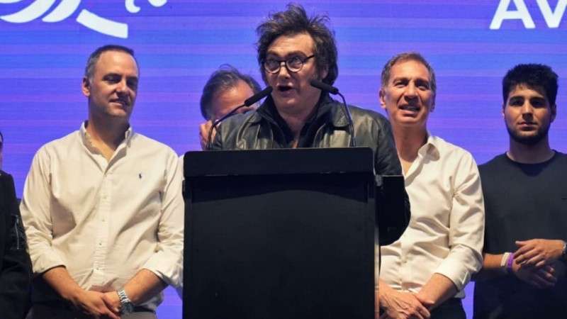 Milei en el acto de cierre de campaña en Rosario.