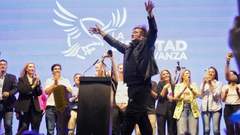 Milei en el acto de cierre de campaña en Rosario.