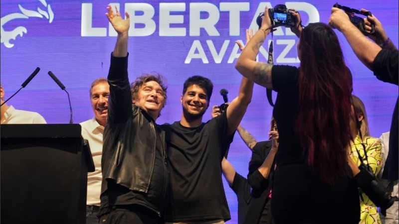 Pellegrini junto al presidente Milei, este jueves en el cierre de campaña en Rosario