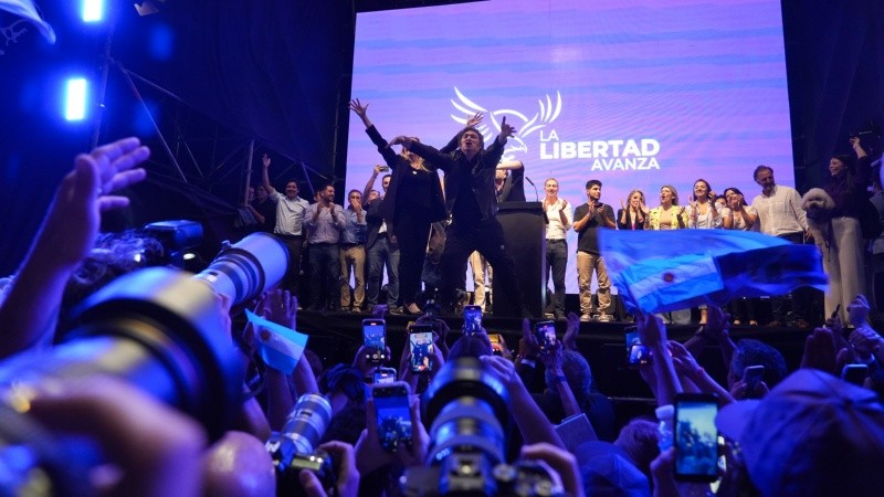 Milei encabezó el acto de cierre de campaña de LLA en Rosario.