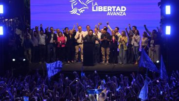 Milei encabezó el acto de cierre de campaña de LLA en Rosario.