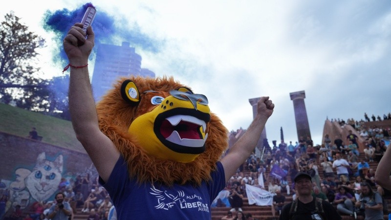 Milei encabezó el acto de cierre de campaña de LLA en Rosario.