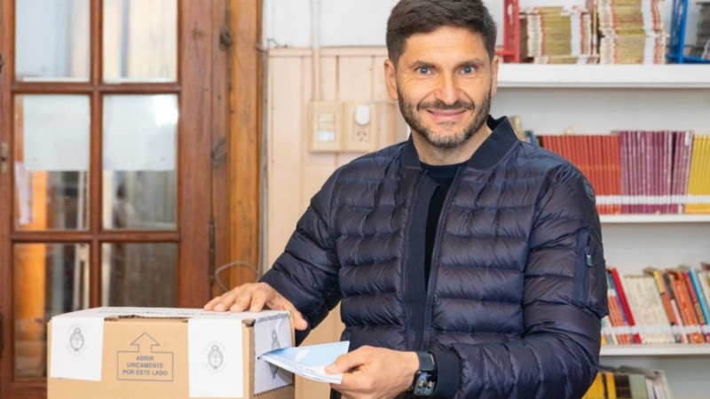 El gobernador votó en Hughes.