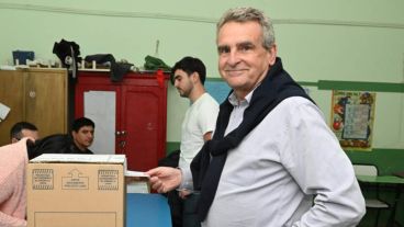 Ya votó el candidato a diputado nacional por Fuerza Patria en la provincia de Santa Fe, Agustín Rossi