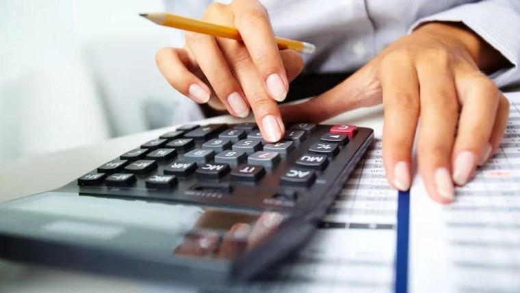 Caputo aseguró que se vienen cambios en las deducciones de Ganancias.