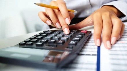 Caputo aseguró que se vienen cambios en las deducciones de Ganancias.