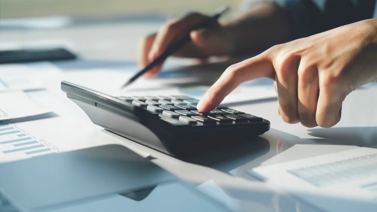 El Tribunal Fiscal de la Nación ordenó al Fisco (ARCA) resolver en 30 días la devolución del saldo a favor por Impuesto PAIS a una empresa por $1.600 millones.