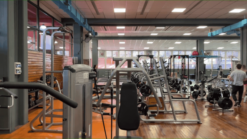 Así es el gimnasio donde en los últimos meses se albergaron los jugadores de rugby de Australia.