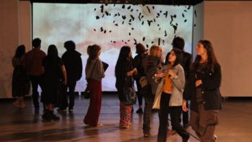 "Emergentes" es un programa del CEC que promueve la práctica artística como un espacio de investigación sensible, encuentro y experimentación