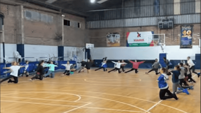 Cada día unos 500 vecinos de barrio Alberdi practican deportes allí.