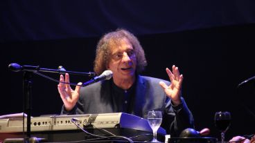 En 1993, creó La venganza será terrible, que rápidamente se convirtió en un fenómeno cultural.