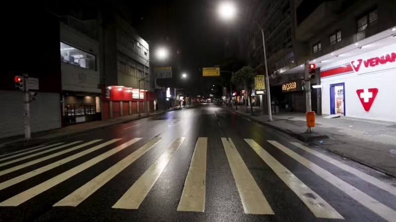 Muchas empresas e instituciones educativas optaron por realizar actividades en línea o suspenderlas.