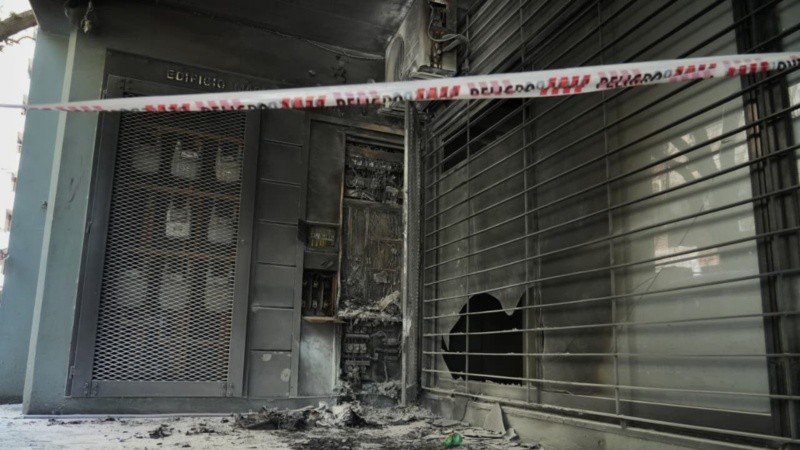 El incendio se produjo en un edificio de pasaje Santa Cruz al 300.