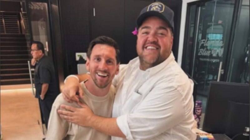 El encuentro entre el futbolista y el conductor